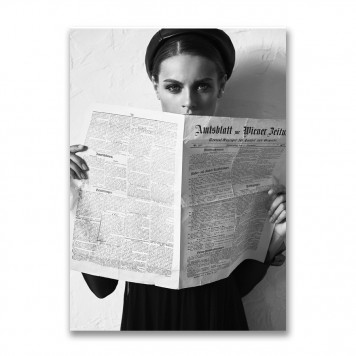 Картина на холсте Девушка с газетой 50 х 70 см